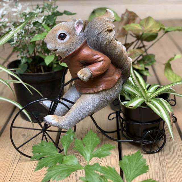 ISCG002 Squirrel Bike Planter