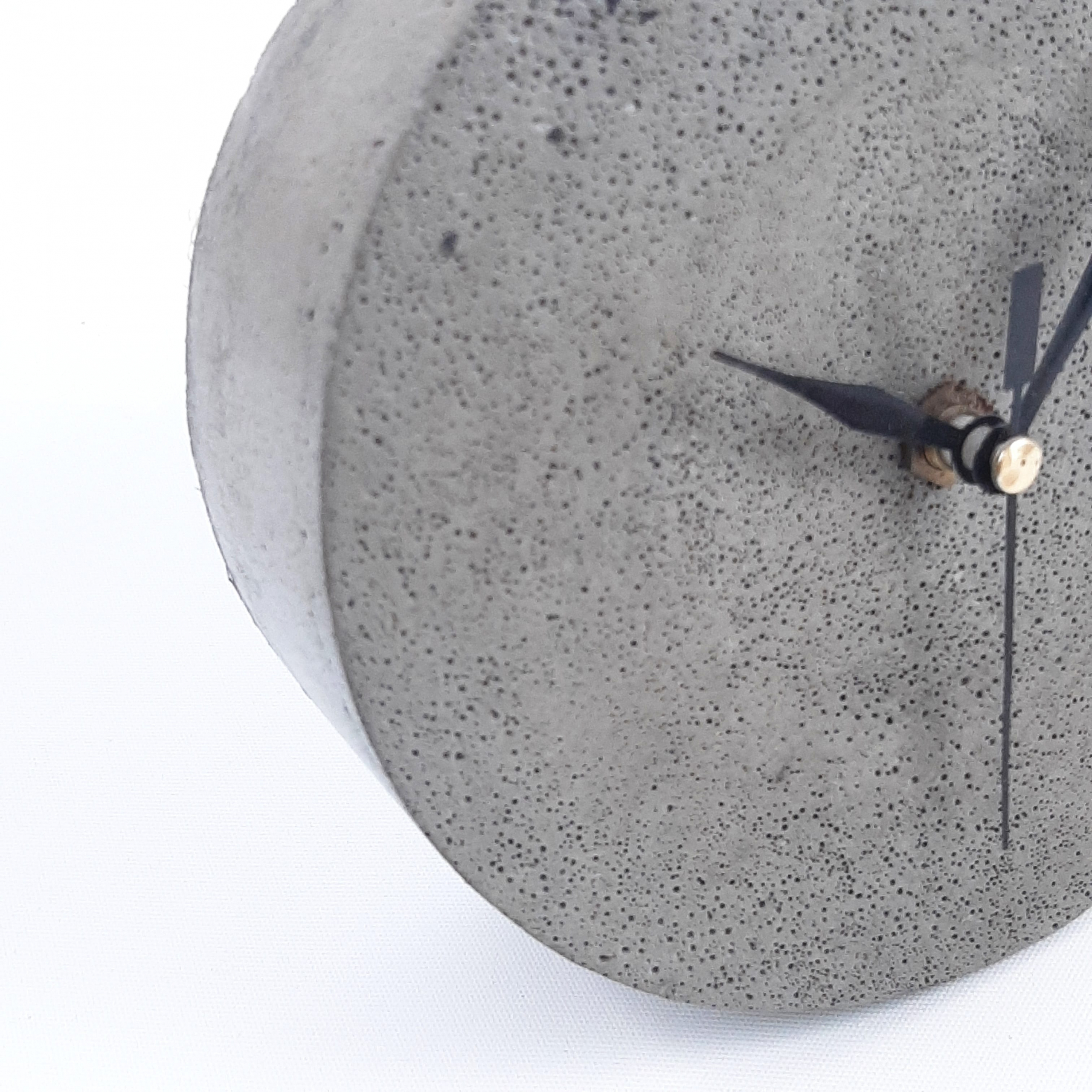 Cement Tilt Clock Gtc013d
