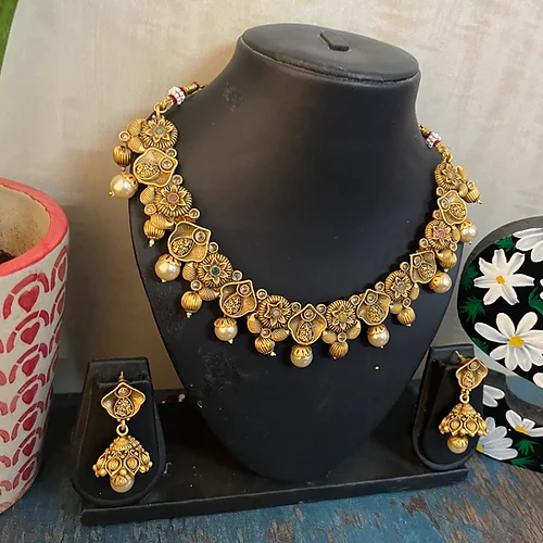 Bindiya – Matte Gold Necklace Set