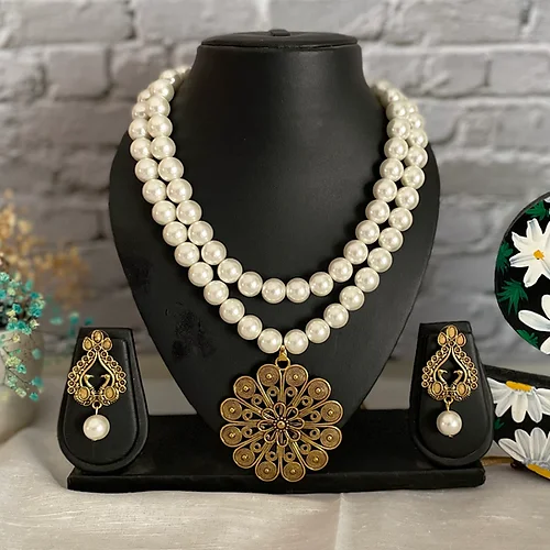 Pearl O’ Hara – Off-White Pearls Necklace Set