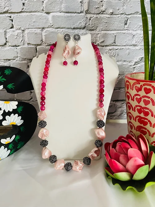 Mystic Pink – Mother of Pearls and Agate Necklace Set
