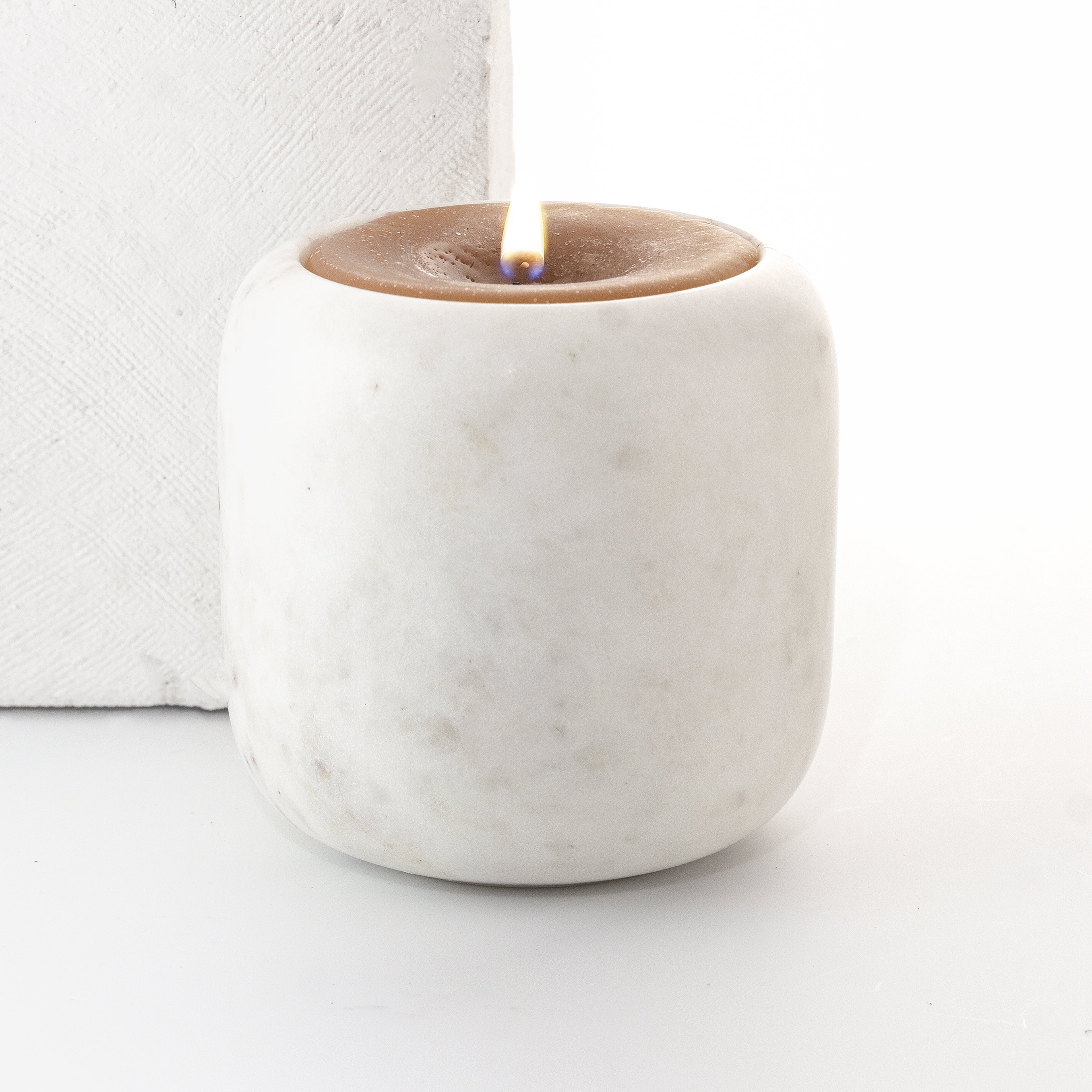 Aromatic Carrara Candle (2)