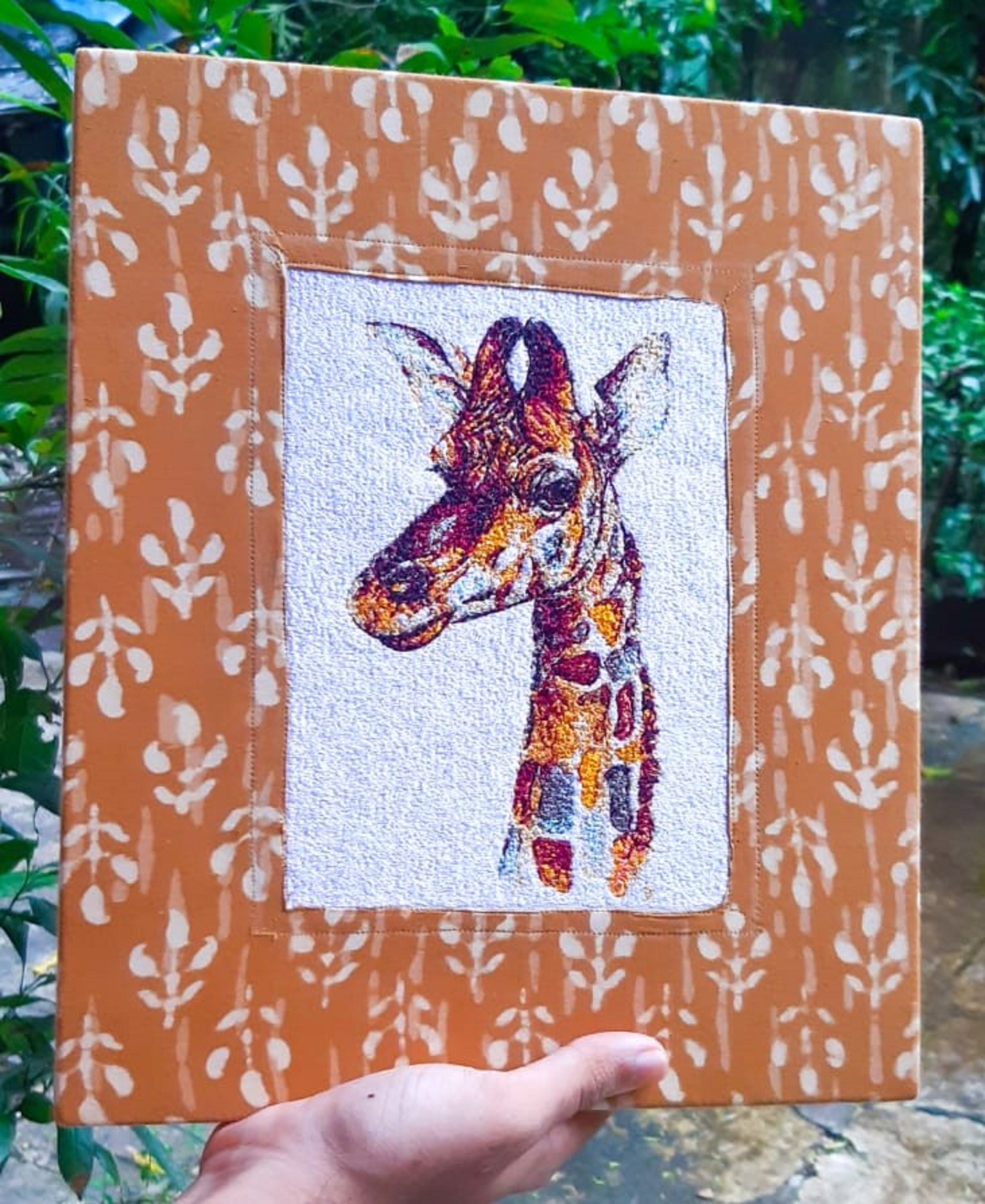 Embroidered, Giraffe head, portrait wall decor, ready to be hung animal wooden frame artwork, rustic decoration, Gift for wildlife lovers