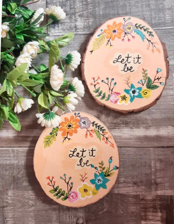 Small texts handpainted on wooden slices