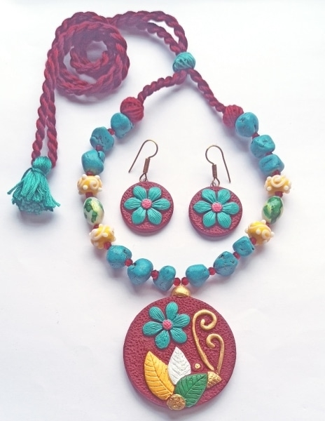 The Tibetan side focal necklace set