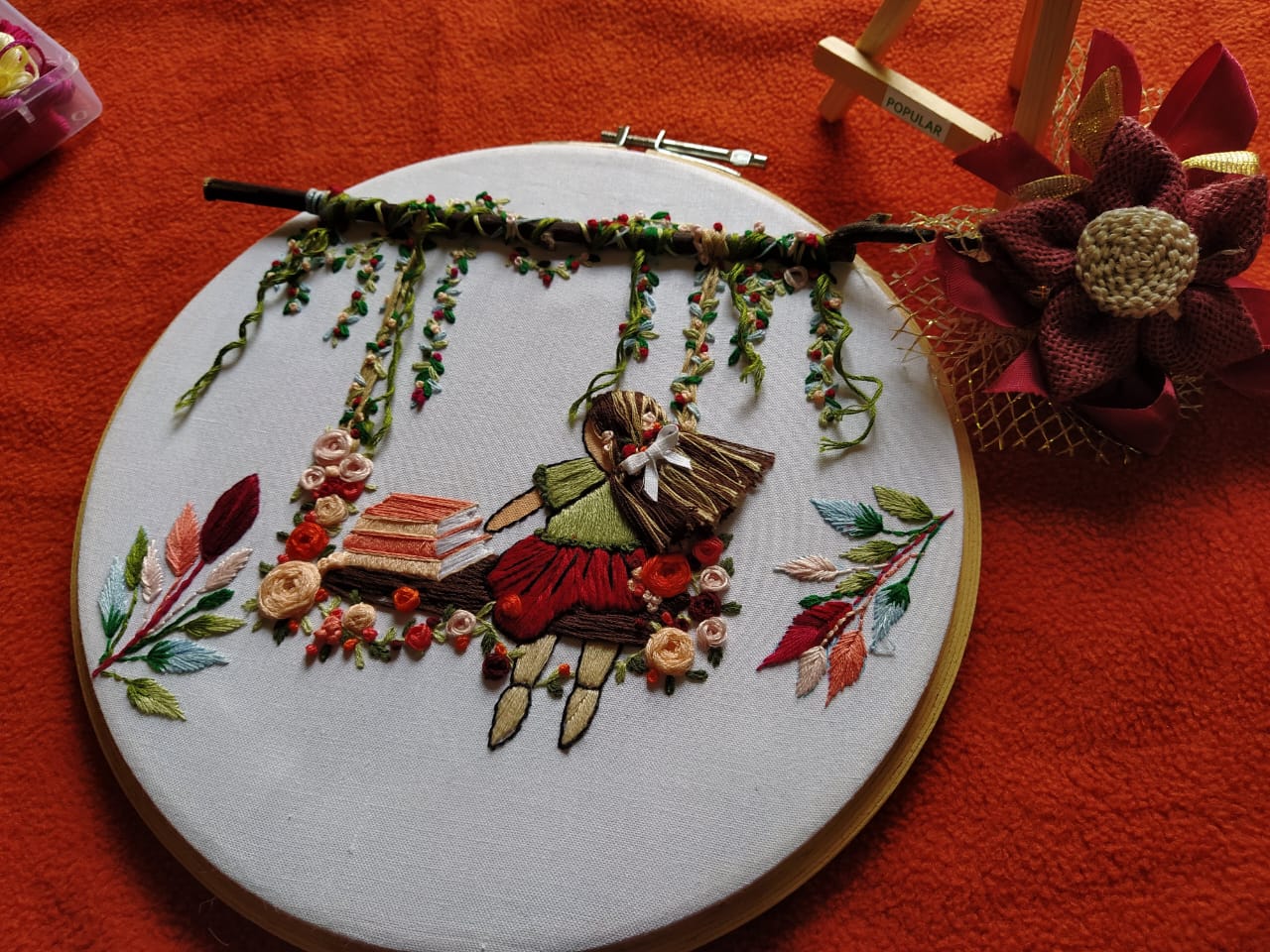 Swing Embroidered Hoopart