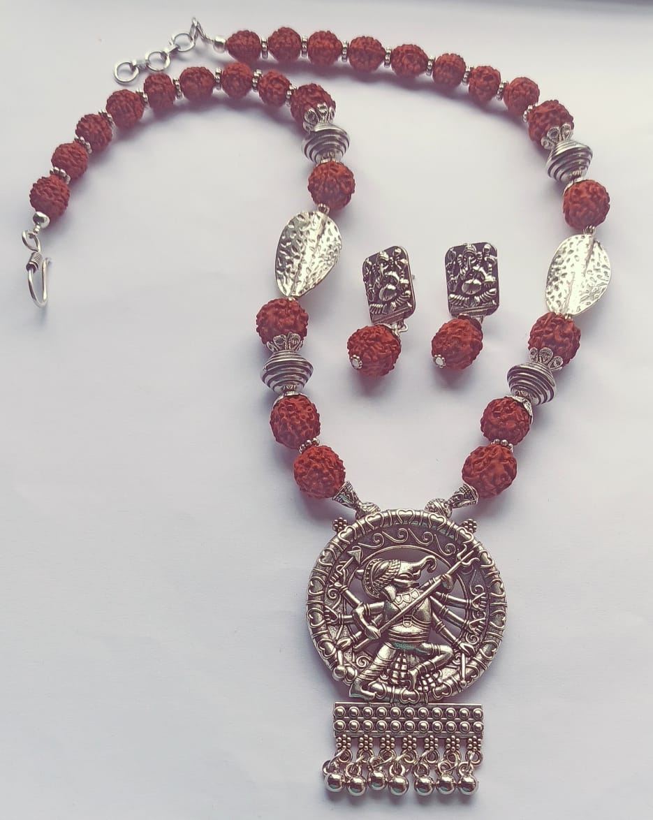 Devi necklace in thread hasli tassel.