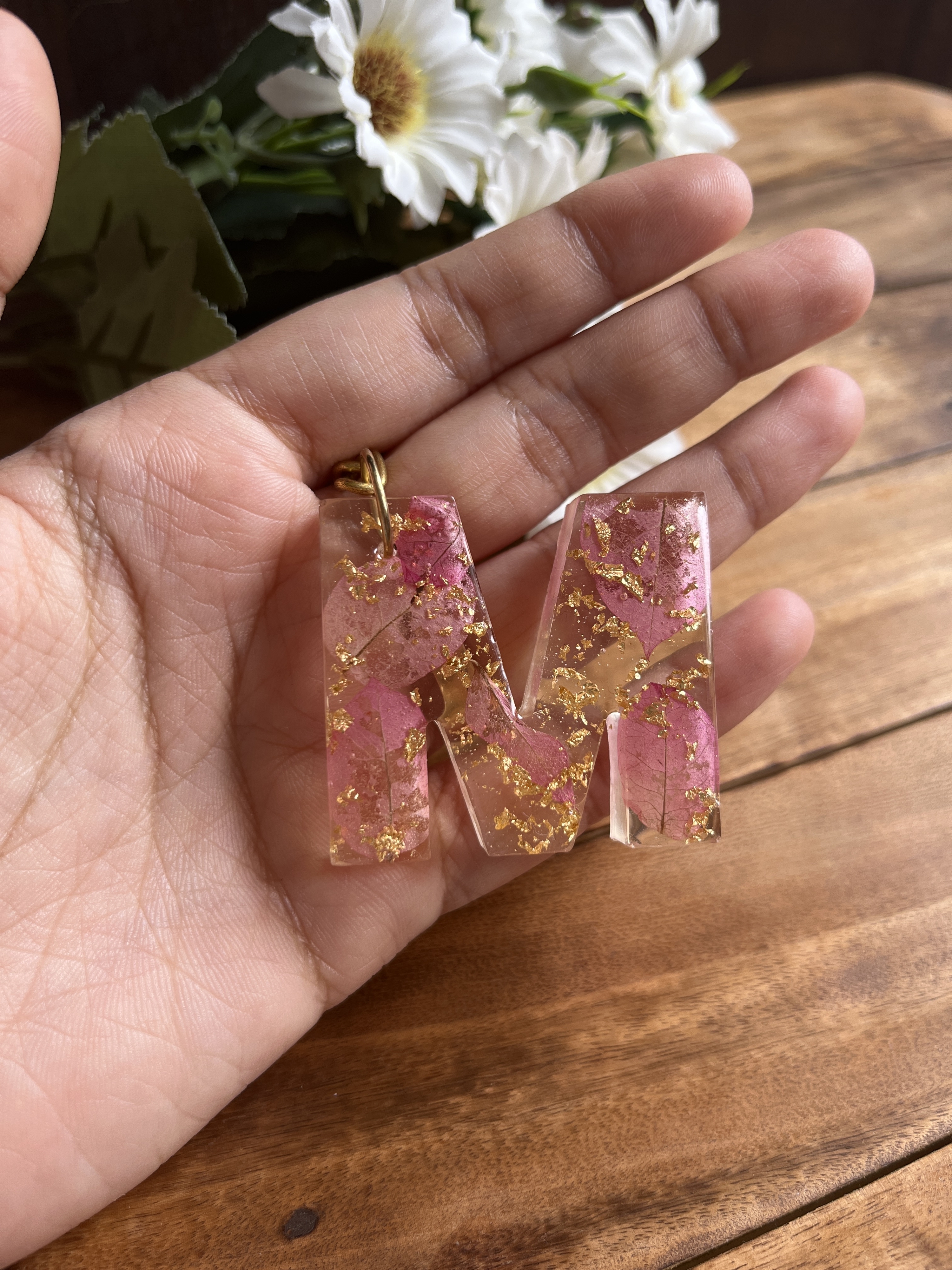 Resin keyring – Alphabet M ( Red and Gold )