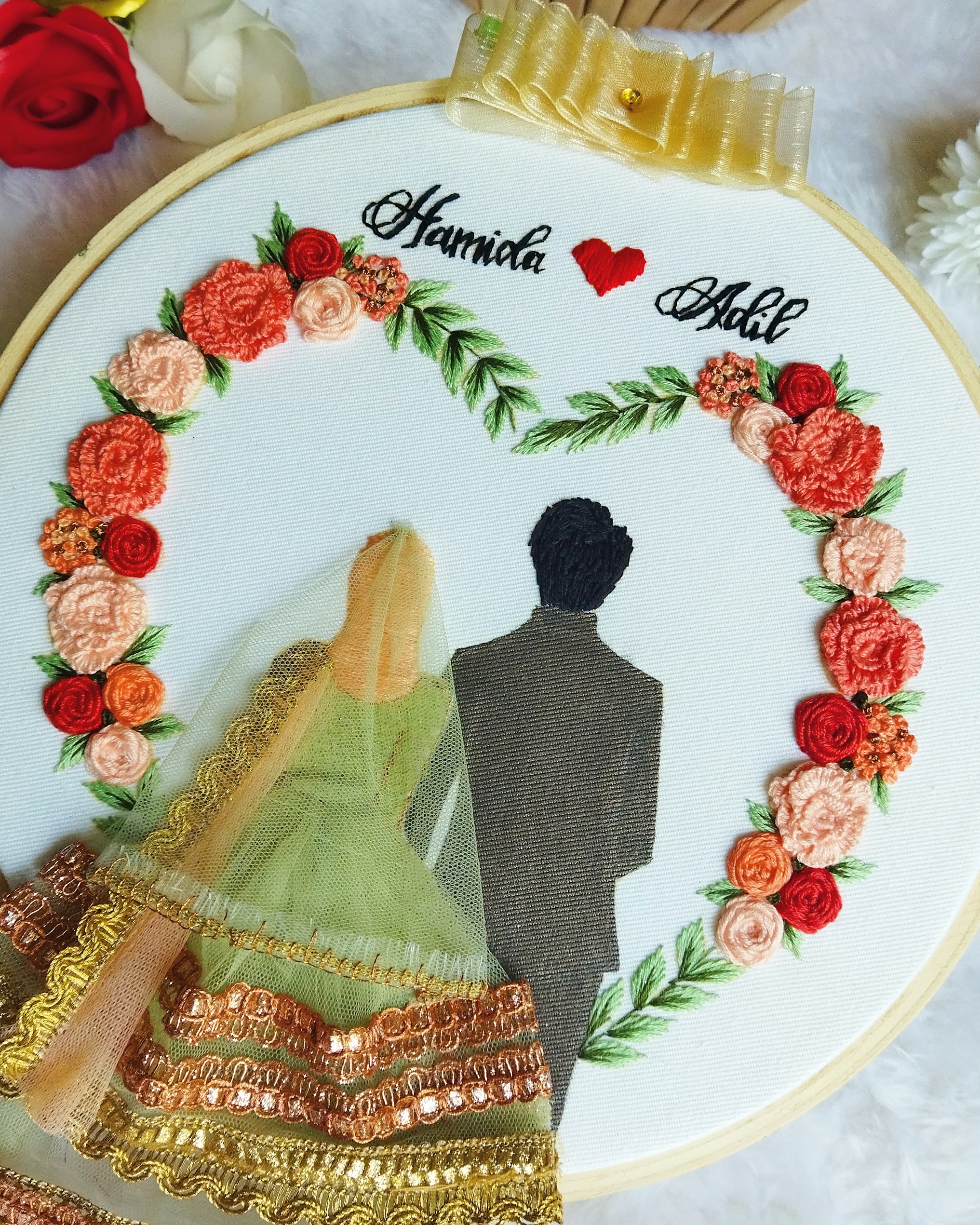 Couple Outlined Embroidery Hoopart
