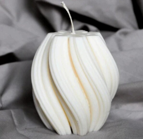 Line Swirl Candle